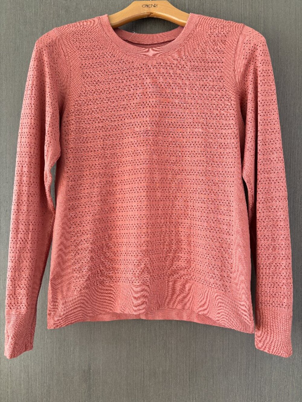 Lululemon Perforated Long Sleeve Athletic Top - Size 6 (estimated)